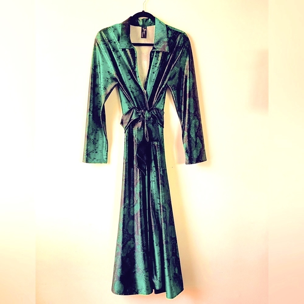 NWOT Gorgeous jewel tone old Hollywood style robe
